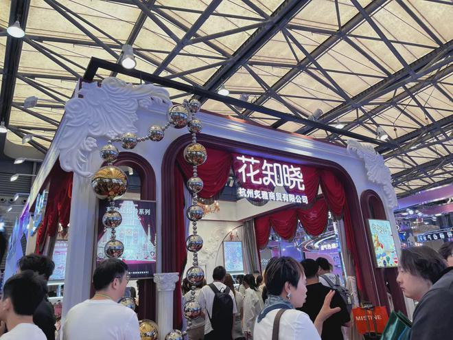 、自然堂等美妆企业亮相美博会！CQ9电子登录注册【现场】家化(图14)